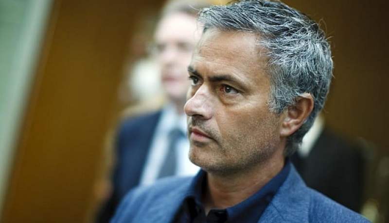 مورينيو يوجّه إهانات لزوجين يشجعان برشلونة