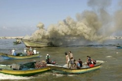 زوارق الاحتلال تطلق النار على قوارب الصيادين في غزة