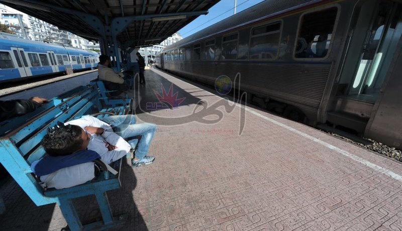 سائقو القطارات يشلون محطات السكك الحديدية