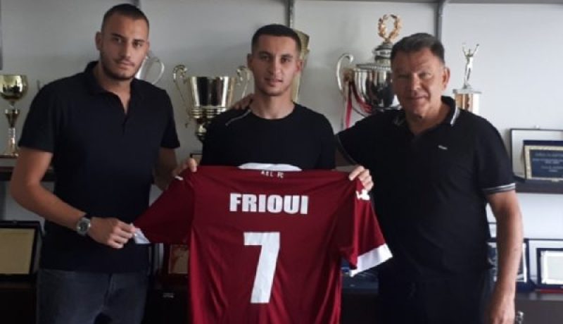 رسميا.. هداف إتحاد البليدة يمضي مع نادي “لاريسا” اليوناني