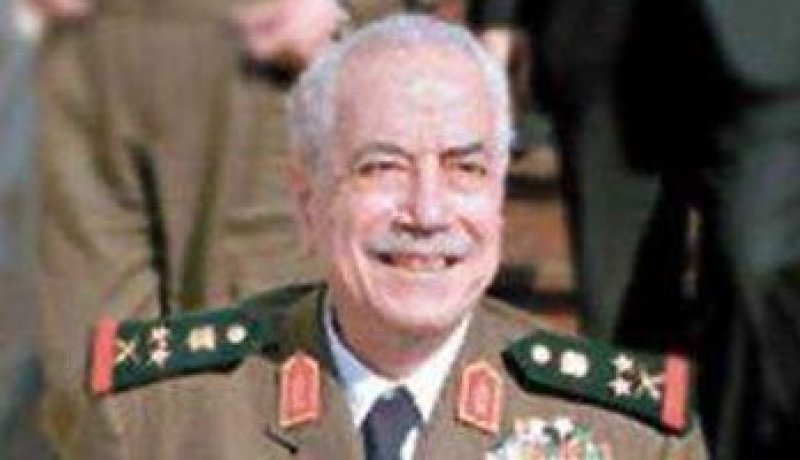 مصدر قريب من أسرة العميد مناف طلاس يؤكد انشقاقه على بشار