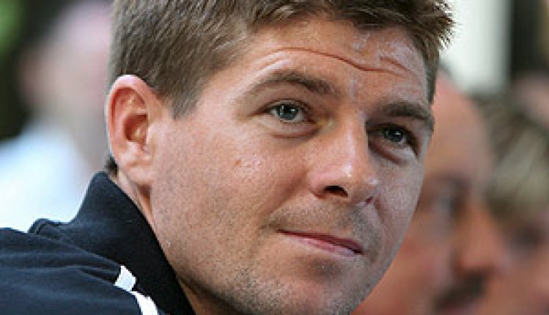 ستيفان جيرارد يتوج بجائز أفضل لاعب إنجليزي لعام 2012
