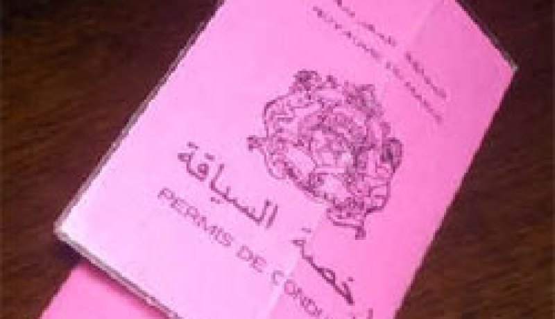 يفرّ‮ ‬من الحاجز الأمني‮ ‬تاركا رخصة سياقته لدى الشرطة بالدويرة