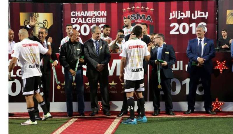صور احتفال فريق اتحاد الجزائر بالبطولة