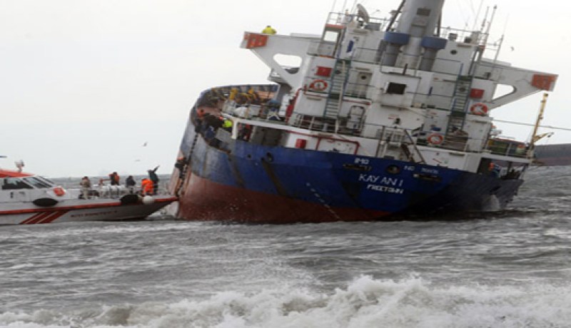 إنقاذ 13 فردا من طاقم سفينة اصطدمت بأخرى بمضيق البوسفور