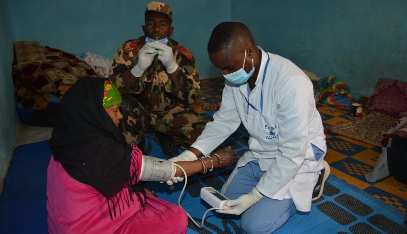 بشار تندوف وأدرار.. حملة تلقيح ضد الأنفلونزا الموسمية والكشف عن كورونا لسكان المناطق النائية