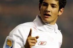 نادي كورينتيانز البرازيلي يسعى لضم مهاجم ميلان الإيطالي أليكسندر باتو