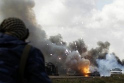 قوات القذافي اوقفت تقدمها نحو بنغازي