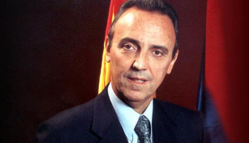 رئيس برشلونة الأسبق يهدد بالإنتحار في حال هزيمة ريال مدريد