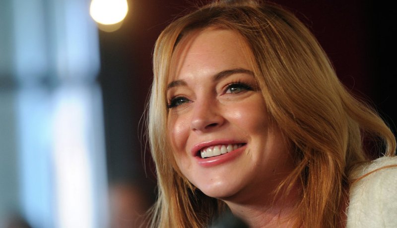 ليندسي لوهان  تهنّئ المسلمين بشهر رمضان