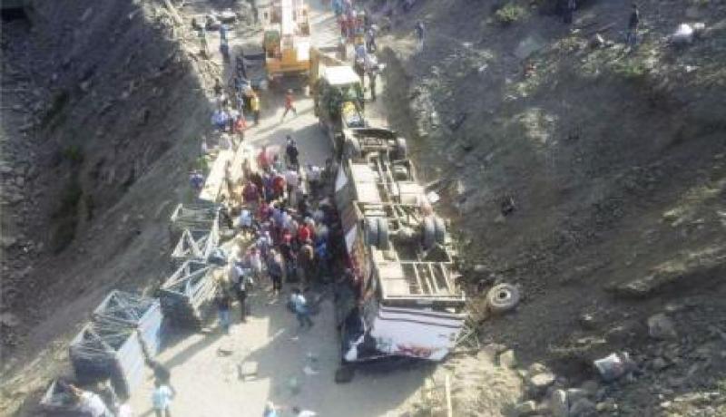 مقتل أكثر من 19 شخصا في حادث انقلاب حافلة جنوب إفريقيا