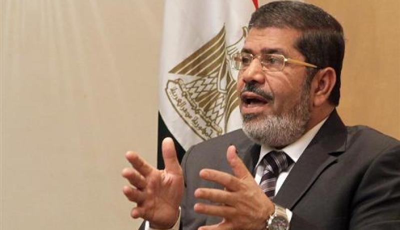 مرسي يقرر زيادة العلاوة الاجتماعية للعاملين بالدولة والمعاشات 15% والضمان لـ300 جنيه