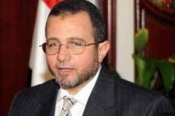 موكب رئيس الوزراء المصري يرشق بالحجارة