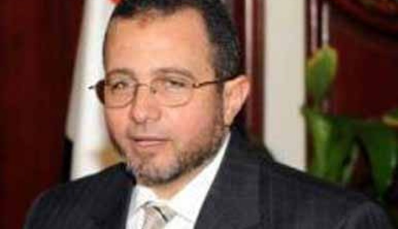 موكب رئيس الوزراء المصري يرشق بالحجارة
