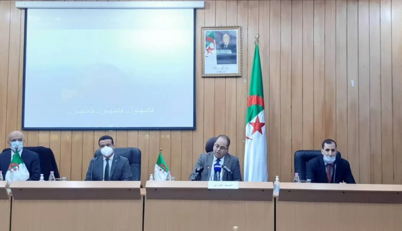 وزير البريد للأعوان العموميين.. تحلو بخصال الأمانة والشفافية