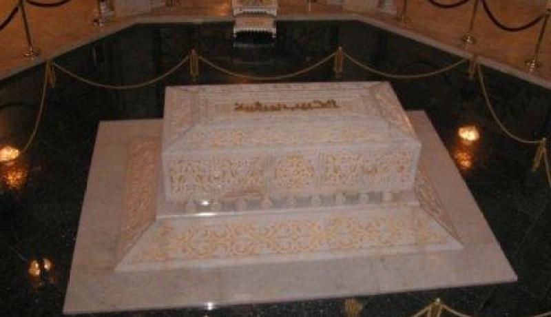 السجن 8 أشهر لسلفي تونسي هتك حرمة قبر بورقيبة