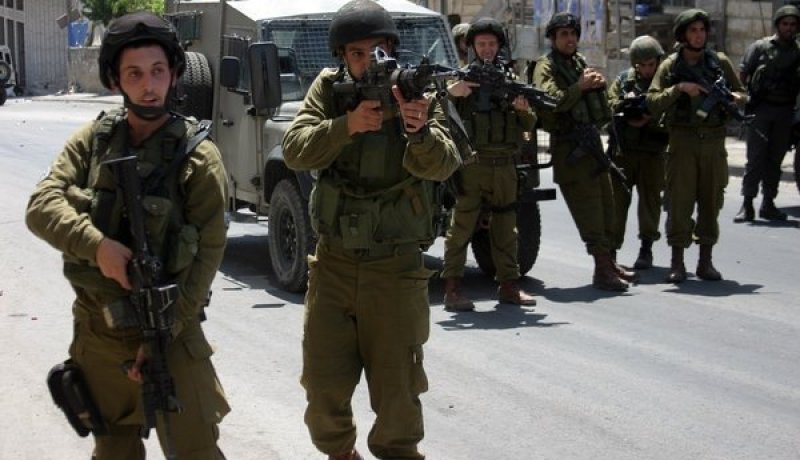 فلسطينية تطعن إسرائيلي قبل أن تصاب بإطلاق النار