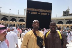 “بوغبا” ينسى خيبات “اليونايتد” بأداء مناسك “العمرة”