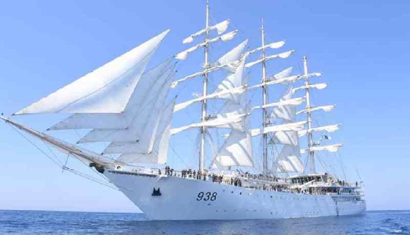 بالصور.. السفينة الشراعية المدرسة “الملاح” تتوقف بميناء وهران
