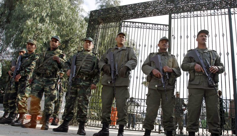 الجيش التونسي يبطل مفعول عدد من الذخائر كانت مخبأة بولاية مدنين الحدودية