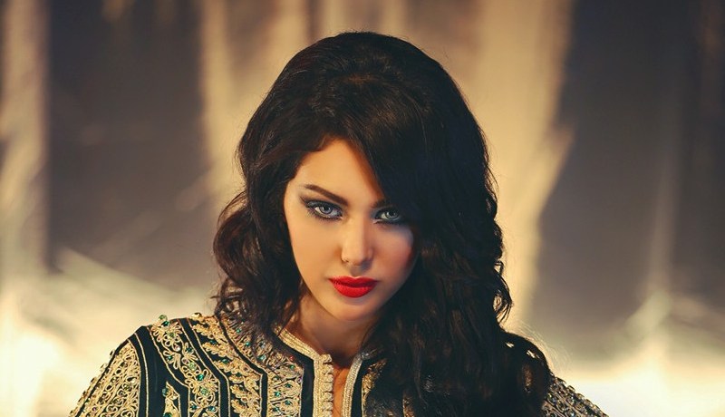 ابتسام تسكت تغنّي باللّهجة المصرية