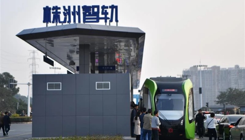 بالصور…اول ترامواي في الصين دون سائق و لا سكة حديد