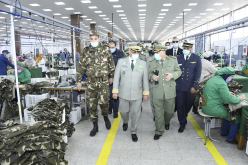 رئيس الأركان العامة للجيوش الموريتانية يزور مؤسسة الألبسة ولوازم النوم بالخروبة