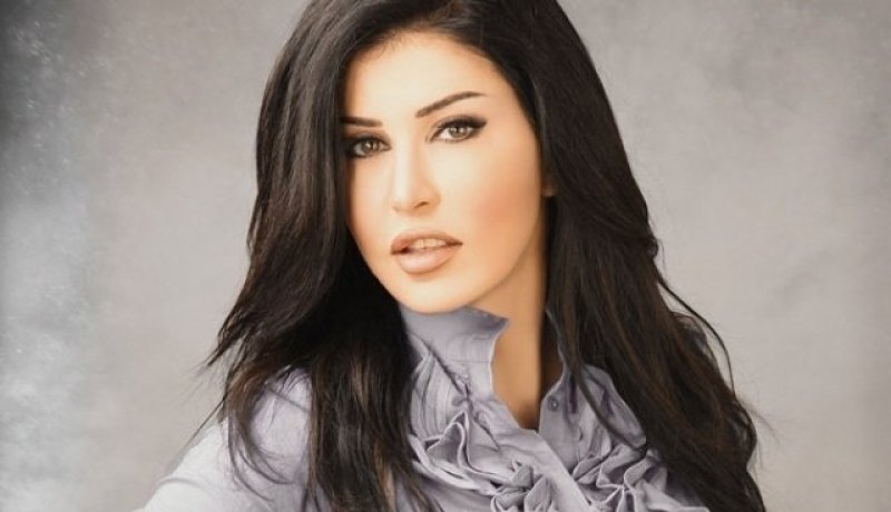 جومانة مراد تنفي الاعتزال وتحضر مهرجان وهران