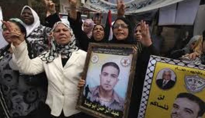 الأسرى في سجون الاحتلال يواصلون معركة الأمعاء الخاوية