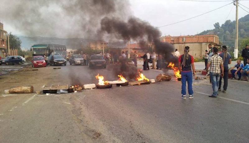 بجاية: حركة احتجاجية تسبب شل حركة المرور على مستوى الطريق الوطني رقم 26