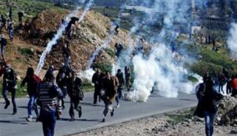 إصابة 15 فلسطينيا بجروح واختناق في مواجهات مع قوات الاحتلال الإسرائيلي