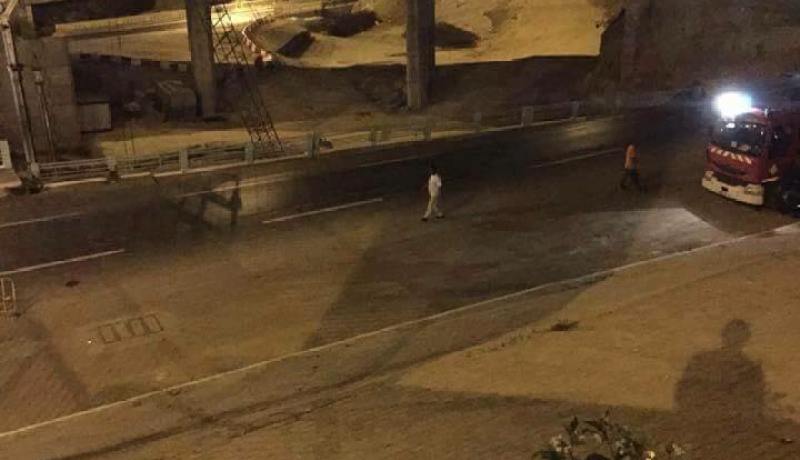 بالصور انهيار جزئي من جسر وسط ميدنة وهران