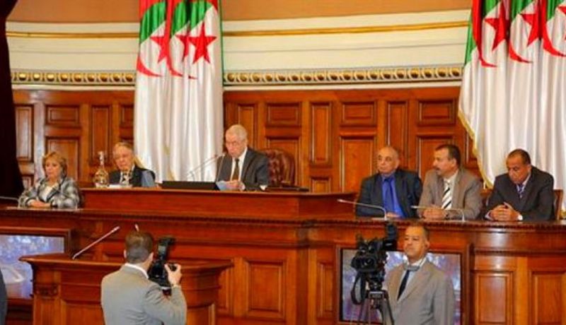 بن صالح ينصب أعضاء مكتب مجلس الامة