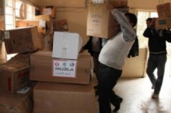 دخول اول دفعة مساعدات الى مخيم اليرموك المحاصر في دمشق