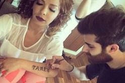 ما سرالوشم الذي ظهر على يد الفنانة أصالة