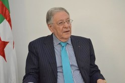 ولد عباس يدافع عن الوزراء