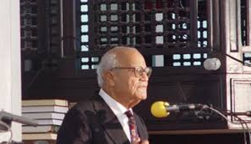 الشاعر المصري محمد التهامي يفارق الحياة