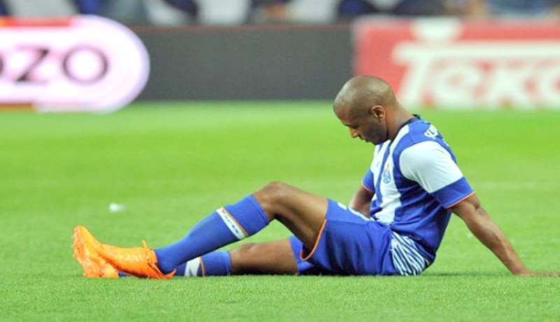 براهيمي يواصل الغياب عن تدريبات بورتو ويتجه نحو تضييع أولى لقاءات البطولة