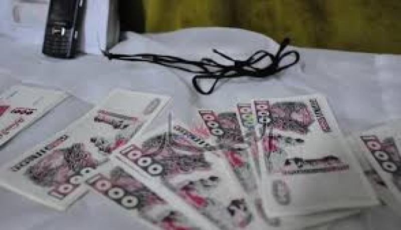 توقيف شخص بتهمة تزوير أوراق نقدية في برج بوعريريج وشريكه في حالة فرار