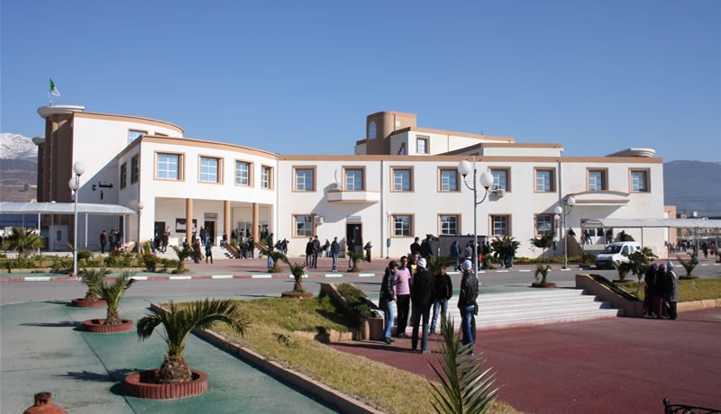 60 طالبا في إضراب عن الطعام منذ 5 أيام بجامعة خميس مليانة