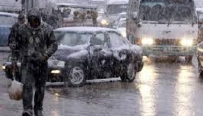 الثلوج تؤدي لإغلاق معظم الطرق في الأردن وتعطيل رحلات جوية