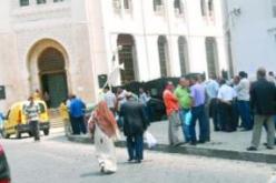 تجمع حوالي 30 شخص رافض للعهدة الرابعة أمام البريد المركزي