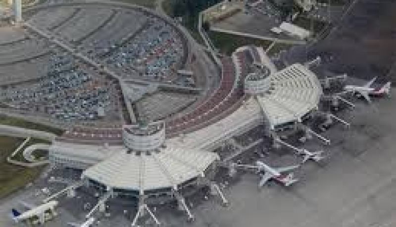 130 مسافرا عالقا في مطار ليون الفرنسي