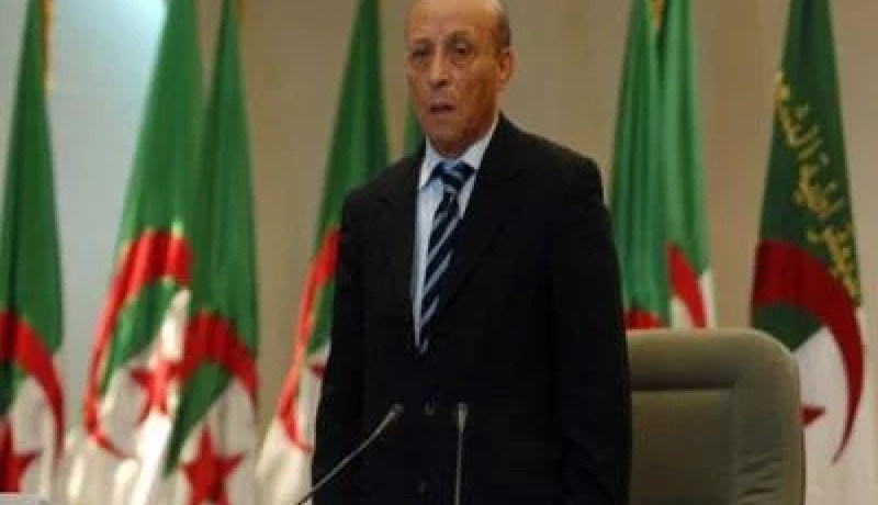 ولد خليفة يؤكد على ضرورة توسيع استخدام المعلوماتية لتدارك الفجوة التي تعاني منها الجزائر