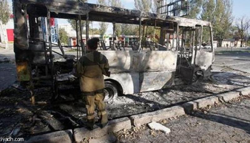 مقتل 13 شخصا إثر سقوط قذيفة على موقف حافلات بدونيتسك الاوكرانية