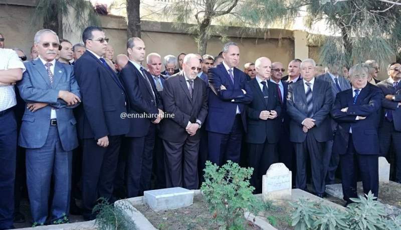 بالصور تشييع جنازة الوزير الأسبق العربي دماغ العتروس بمقبرة الشراقة