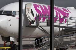 لحظات مرعبة.. هبوط اضطراري لطائرة بعد اصطدامها بسرب طيور