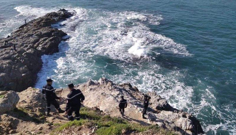 سكيكدة.. مواصلة عملية البحث عن الصياد المفقود بالبحر لليوم الثامن