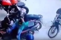 شاهد.. أسوأ سائقة دراجة نارية