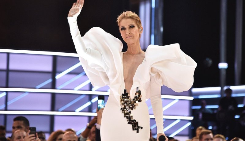 سيلين ديون تخطف الأنفاس في حفل بيلبورد